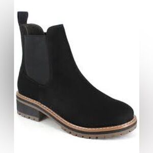Kensie Kayla Chelsea Boots in Black Suede with a Zipper Closure